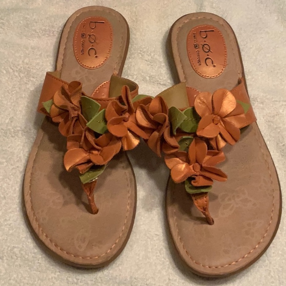 B.O.C. flip flops sandals leather sz 8